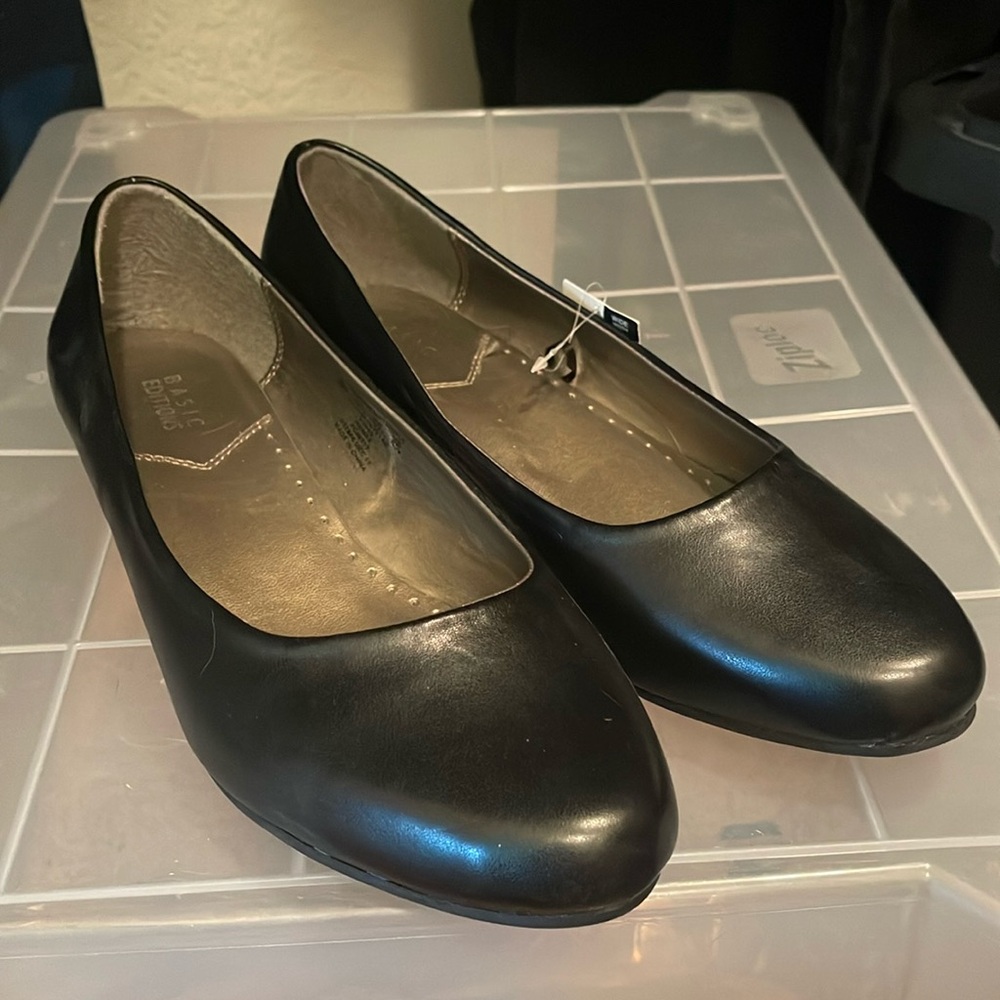 Black basic editions heels